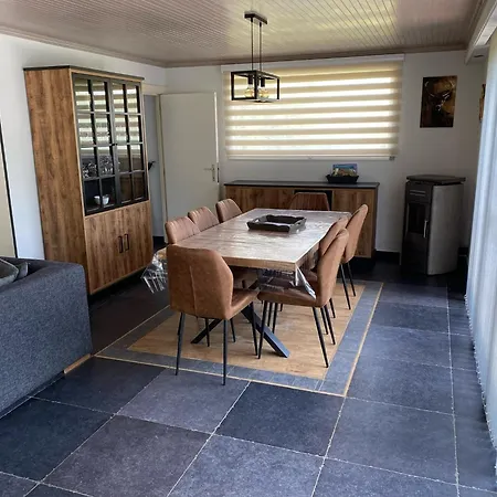Jacuzzi Retreat, Ardennes, Cleaning Included Сasa de vacaciones *