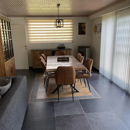 Jacuzzi Retreat, Ardennes, Cleaning Included Сasa de vacaciones *