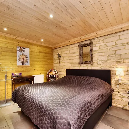 Jacuzzi Retreat, Ardennes, Cleaning Included Filly