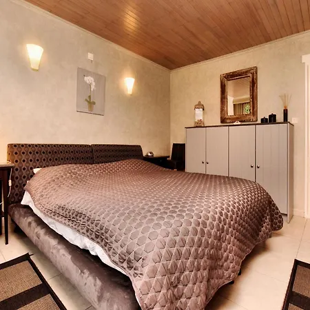 Jacuzzi Retreat, Ardennes, Cleaning Included * Filly